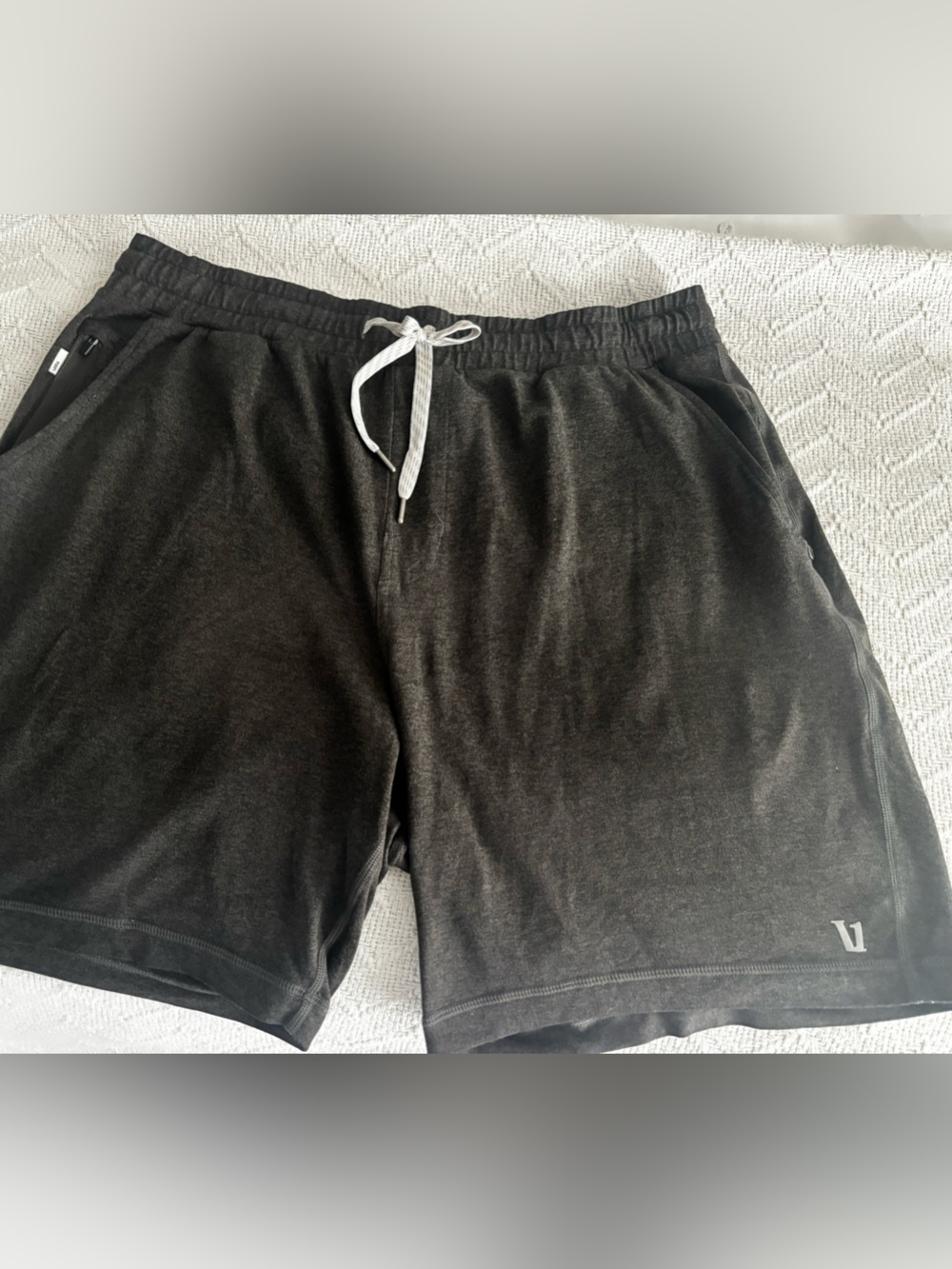 Men's Drawstring Vuori shorts- performance fabric